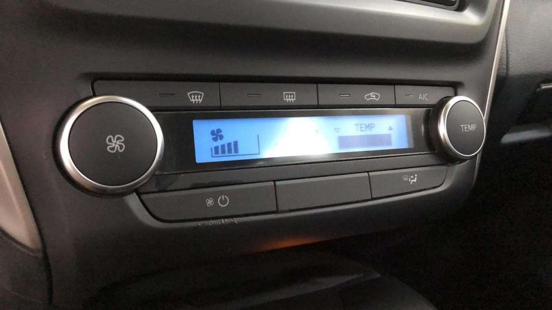 Toyota Avensis 2016, foto 24
