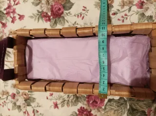 Cesta de mimbre con asas de cuero