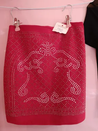 Conjunto Top Negro Transparente y Falda Roja