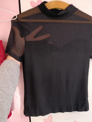 Conjunto Top Negro Transparente y Falda Roja