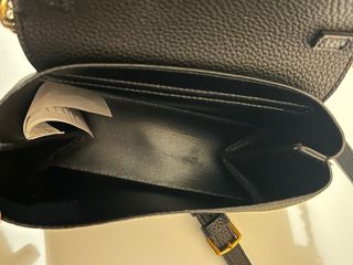 Borsa Guess nera con tracolla pari al nuovo