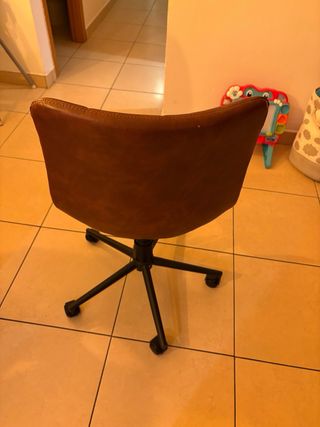 Silla de escritorio marrón