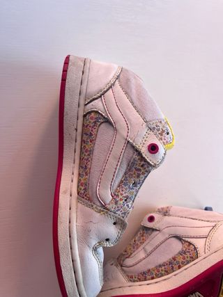 Zapatillas Vans vintage 2000s.