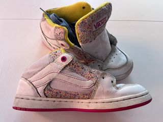 Zapatillas Vans vintage 2000s.