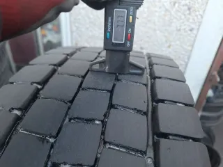 215 75 R17.5 Dunlop - 1 neumático camión