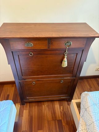 Zapatero elegante in legno massello