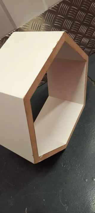 Estantería hexagonal blanca