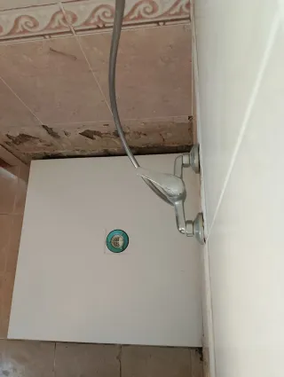 Trabajo de fontanero y pintor