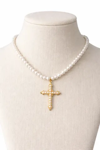 Collar cruz dorada con perlas