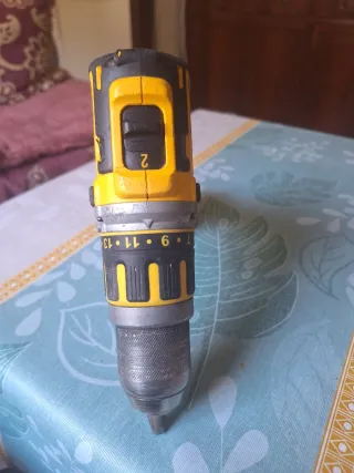 Taladro Percutor Dewalt 18V Brushless