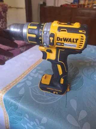 Taladro Percutor Dewalt 18V Brushless