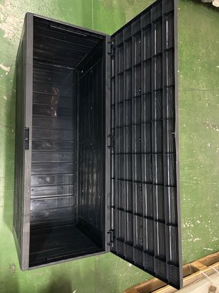 Cajón de herramientas oscuro