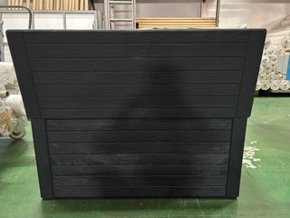 Cajón de herramientas oscuro