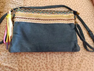 Bolso de tela vaquera con adornos