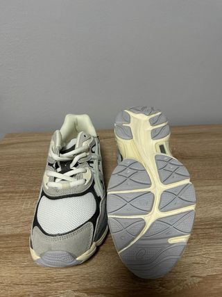 Asics Gel NYC Talla 42.5 Gris Blanco