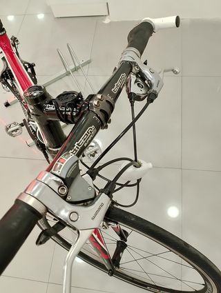BICICLETA BH PRISMA 26" CAMBIOS SHIMANO 105 NEGRA, BLANCA Y ROJA