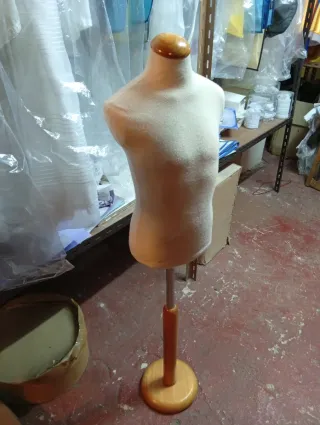 Maniquí infantil antiguo