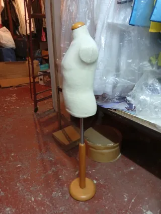 Maniquí infantil antiguo