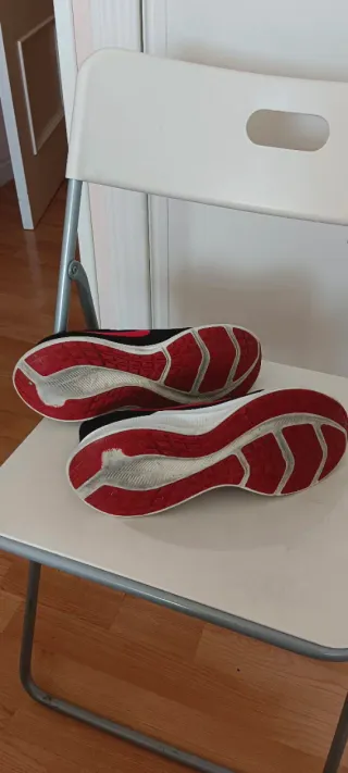 Zapatillas Nike Talla 43 Negras y Rojas