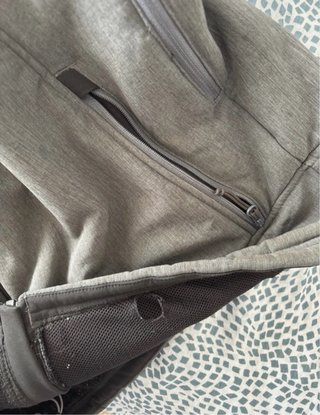 Chaqueta Quechua Negra y Gris con Borrego