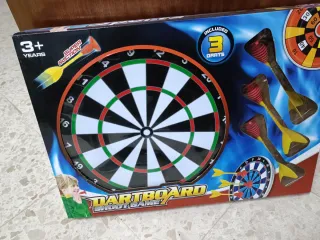 Diana de dardos con 3 dardos