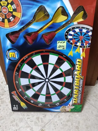 Diana de dardos con 3 dardos