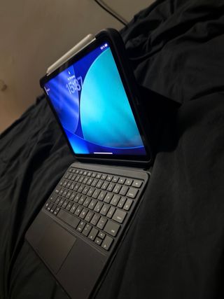 Funda con teclado y ratón iPad 10ª Gen