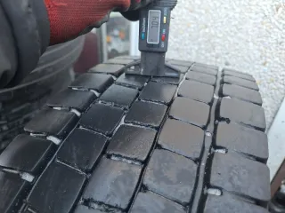 215 75 R17.5 Dunlop - 1 neumático camión