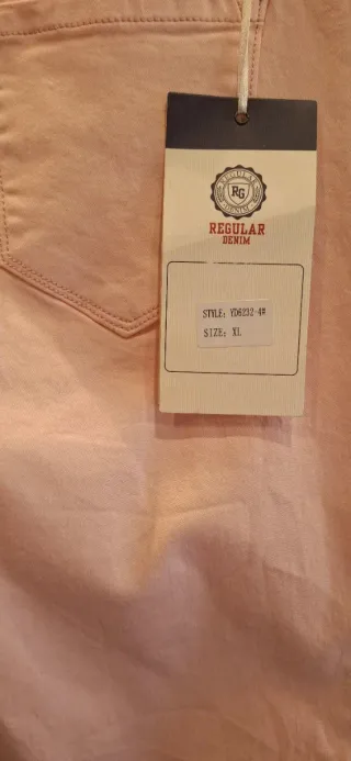 Pantalón Regular Denim Rosa , con elastano 2%.