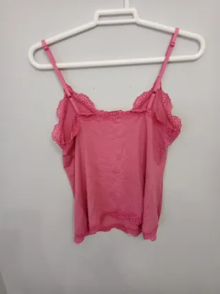 Top lencero rosa con encaje