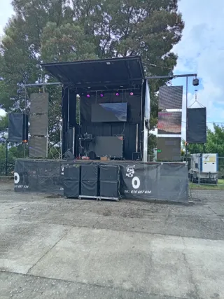 Contratación cantante femenina para duo musical