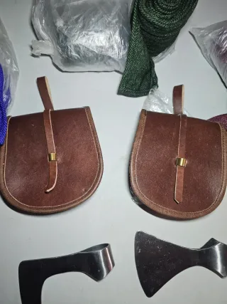 Vendajes, Hachas y bolsos vikingos