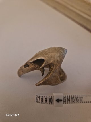 Anillo gótico plateado. Tres detalles