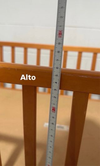 Minicuna mecedora de madera