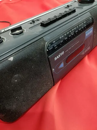 Radio Cassette Sanyo Negro