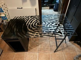 Mesa de estudio cristal y metal