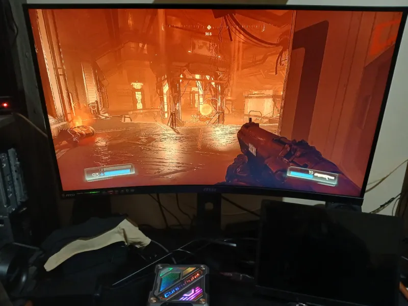 Mini PC Cyberpunk 2077 RGB con Ryzen 7 7840HS afbeelding 9