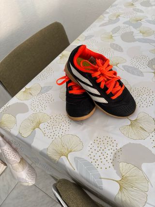 Zapatillas Adidas talla 30 de niño muy buen estado