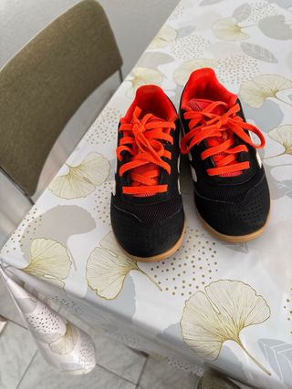 Zapatillas Adidas talla 30 de niño muy buen estado