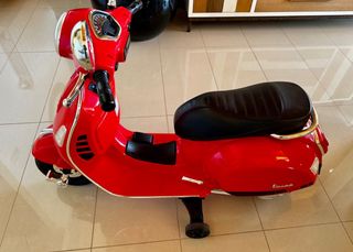 Vespa GTS Eléctrica Infantil Roja