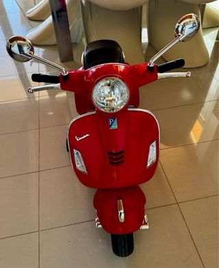 Vespa GTS Eléctrica Infantil Roja