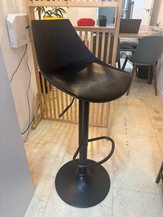 Taburete alto negro