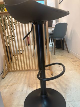 Taburete alto negro