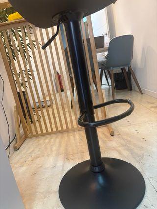Taburete alto negro