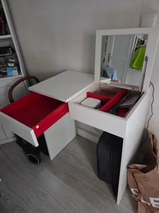 Tocador blanco con cajones de Ikea Brimnes