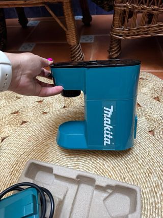 Makita DCM500Z Cafetera Inalámbrica 18V