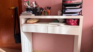 Mesa de escritorio blanca