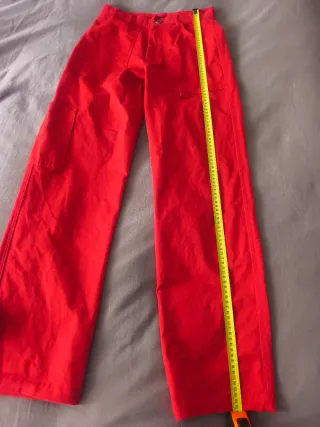 Vaqueros cargo rectos Zara rojos