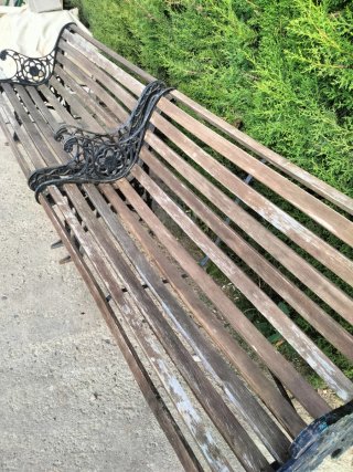 Bancos de madera y forja