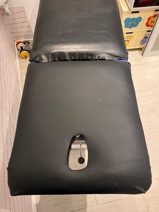 Camilla hidráulica de fisioterapia para reparar.